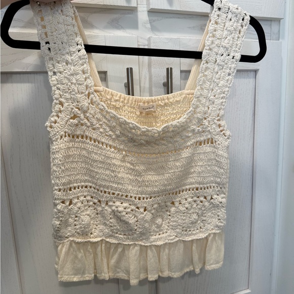Sim & Sam Tops - Elegant Cream Crochet Crop Top